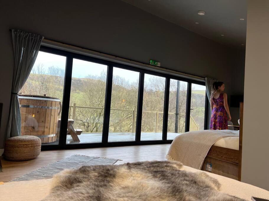 Luxury Lodge In The Treetops Llanbrynmair Buitenkant foto