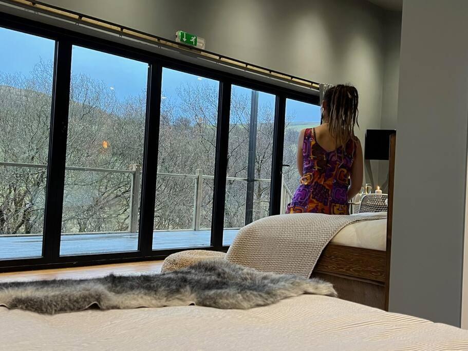 Luxury Lodge In The Treetops Llanbrynmair Buitenkant foto